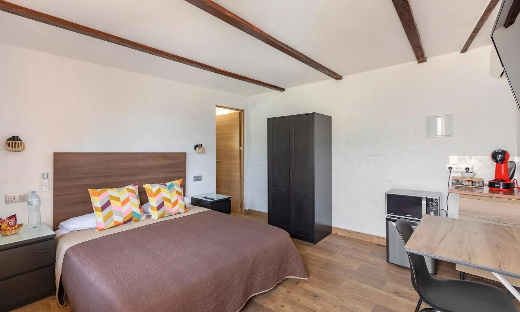 Country house Valtisya Pool And Airport Guest House Telde