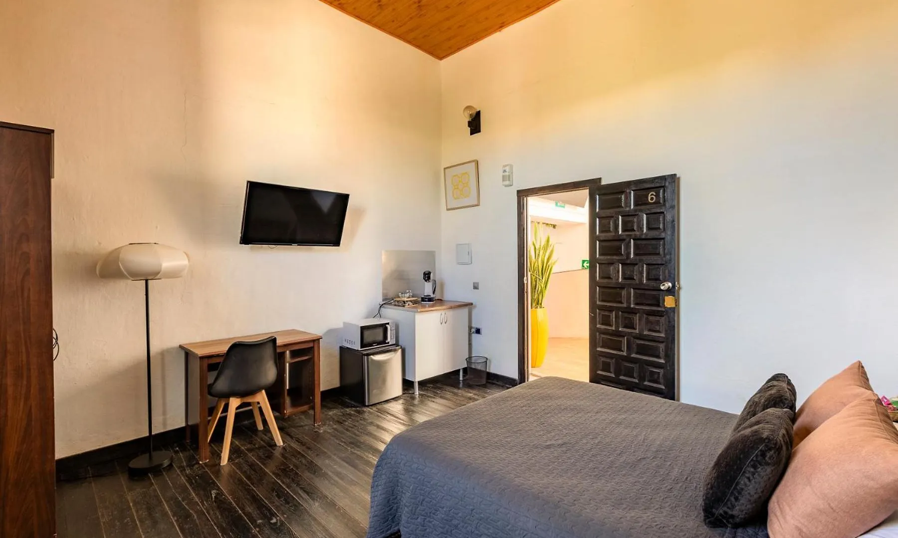 Country house Valtisya Pool And Airport Guest House Telde