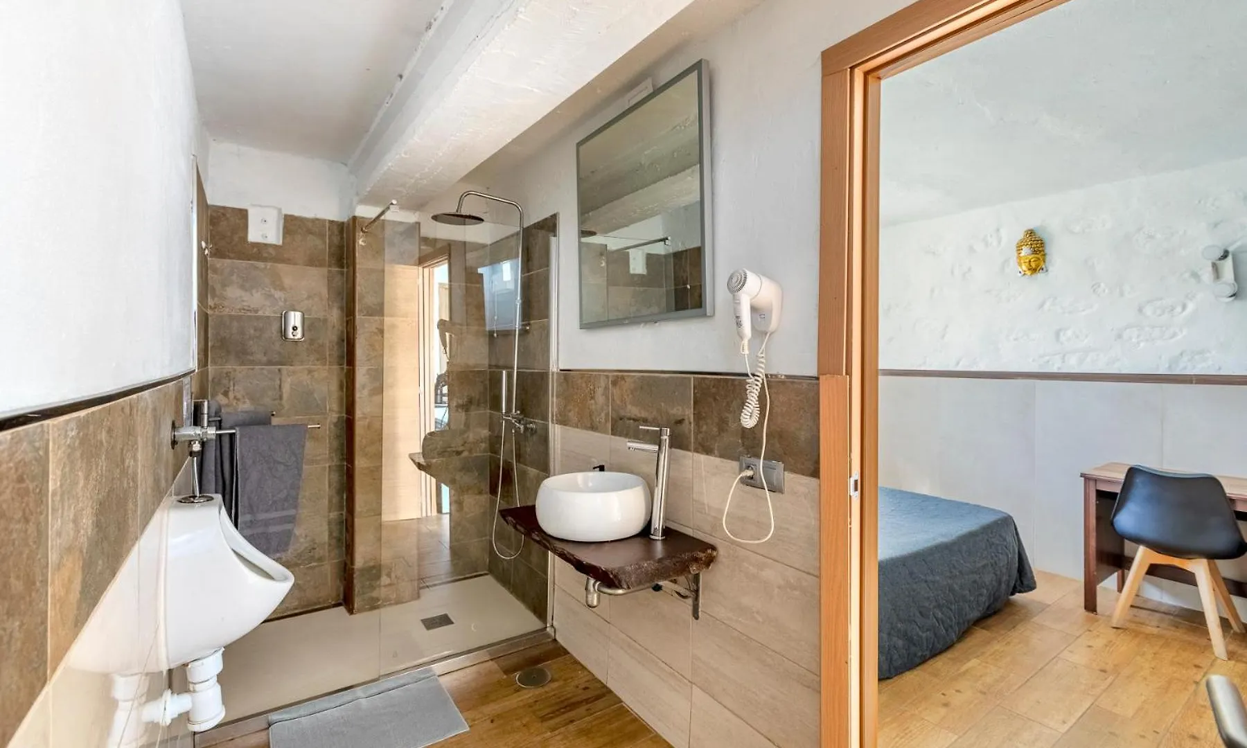 Country house Valtisya Pool And Airport Guest House Telde