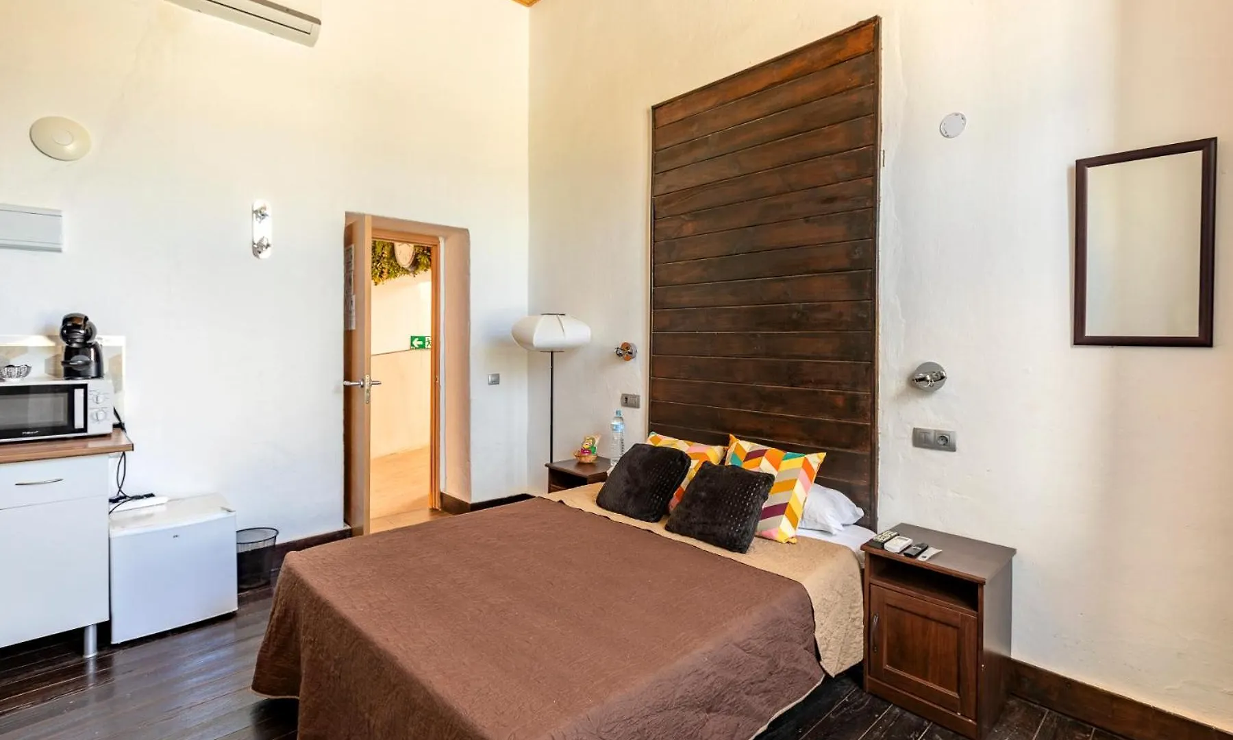 Country house Valtisya Pool And Airport Guest House Telde