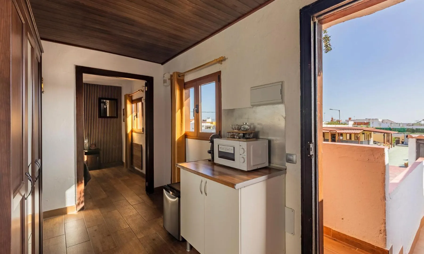 Country house Valtisya Pool And Airport Guest House Telde