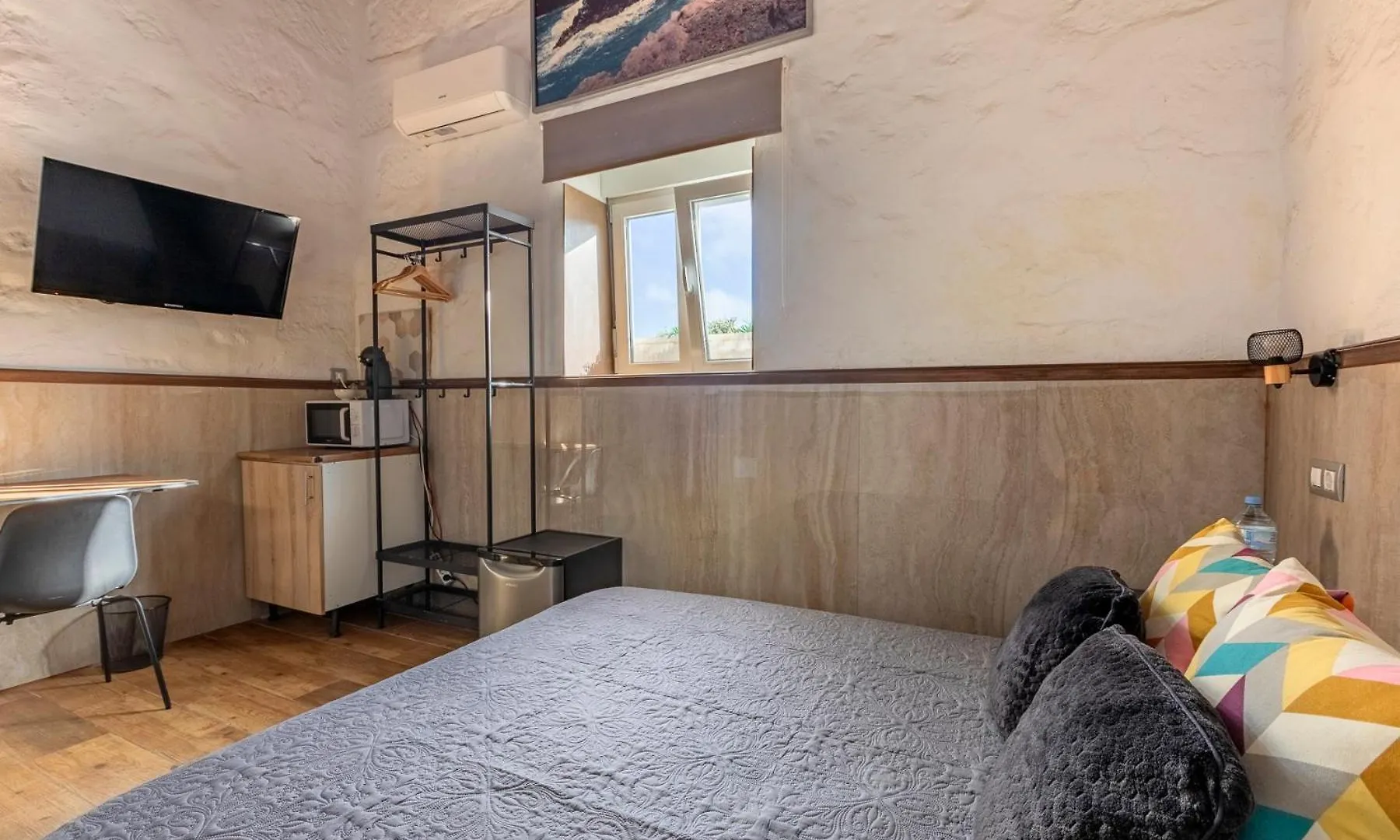 Country house Valtisya Pool And Airport Guest House Telde