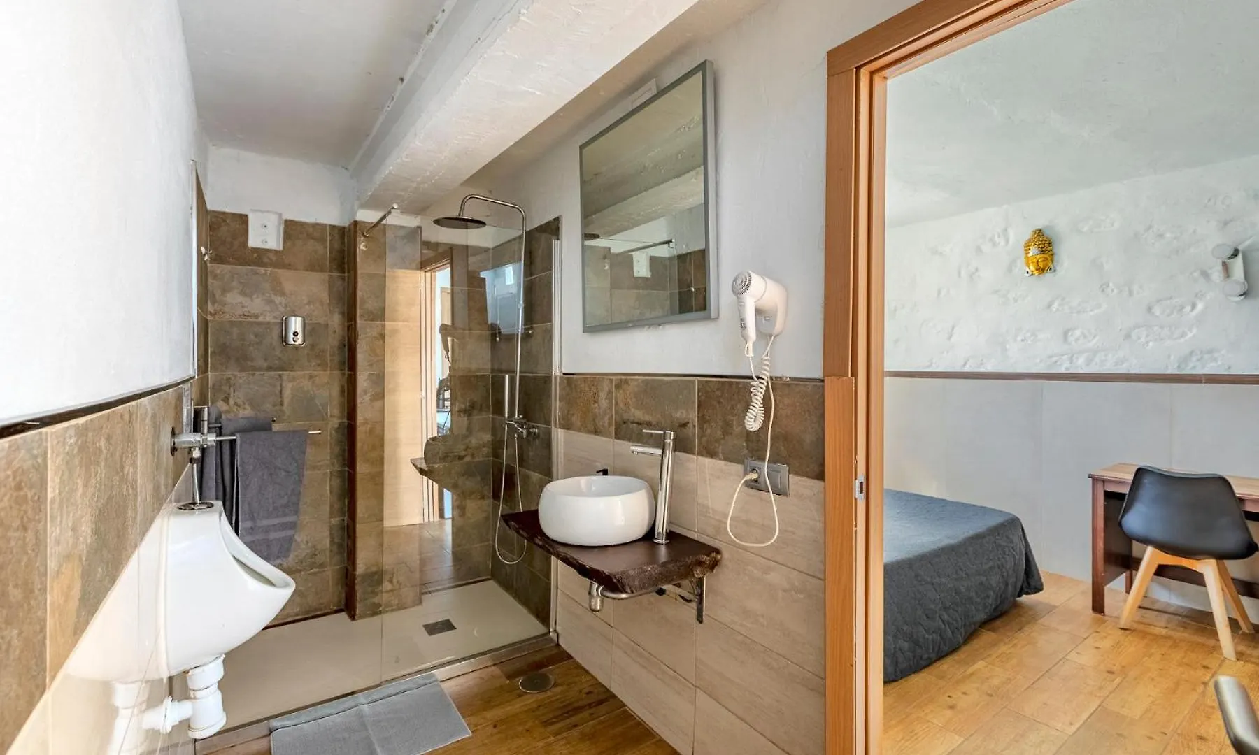 Country house Valtisya Pool And Airport Guest House Telde