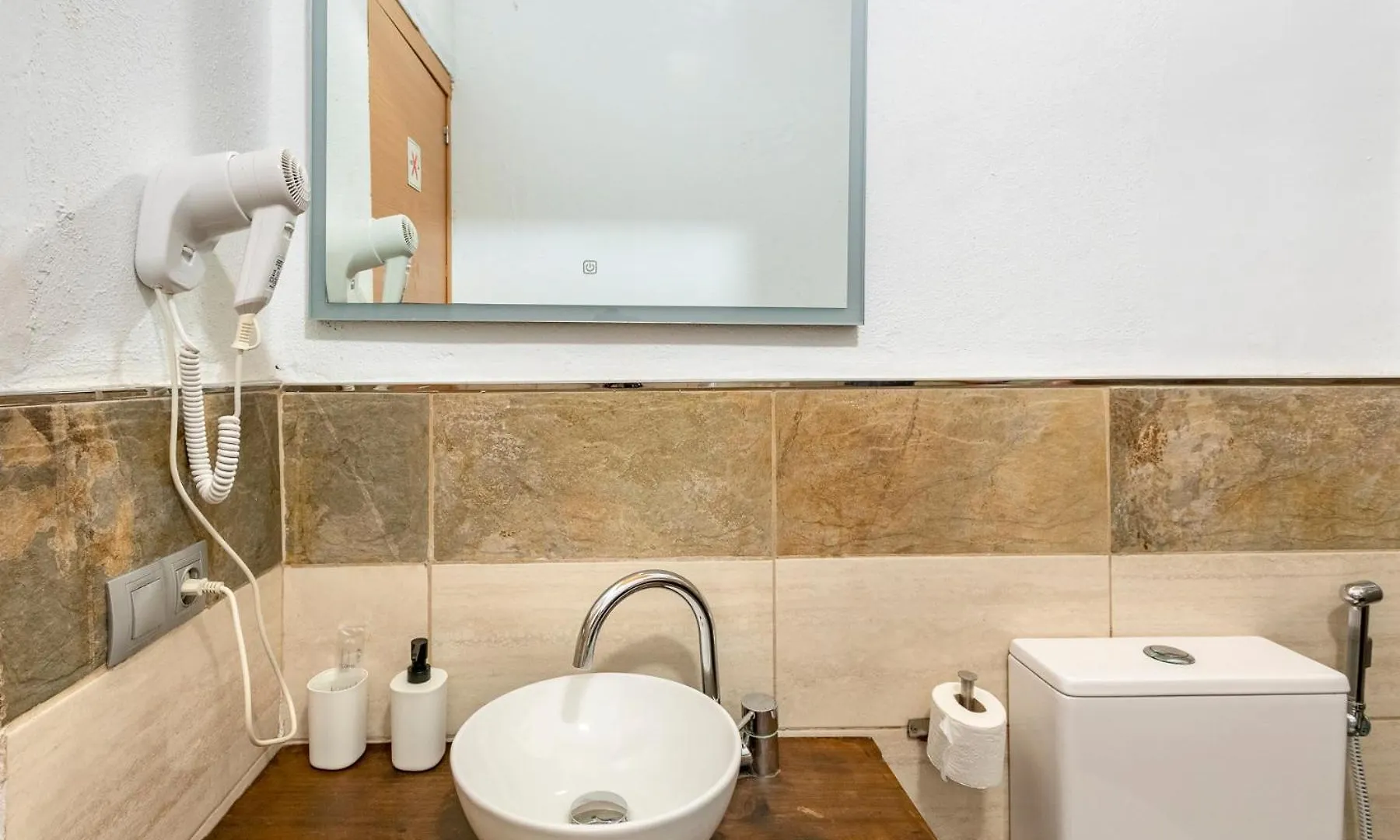 Country house Valtisya Pool And Airport Guest House Telde